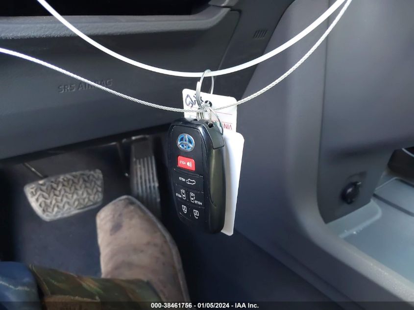 2022 TOYOTA SIENNA XLE - 5TDYRKEC6NS110479
