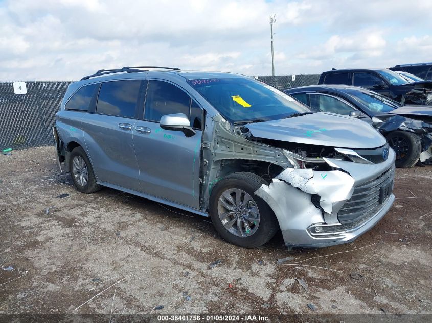 2022 TOYOTA SIENNA XLE - 5TDYRKEC6NS110479