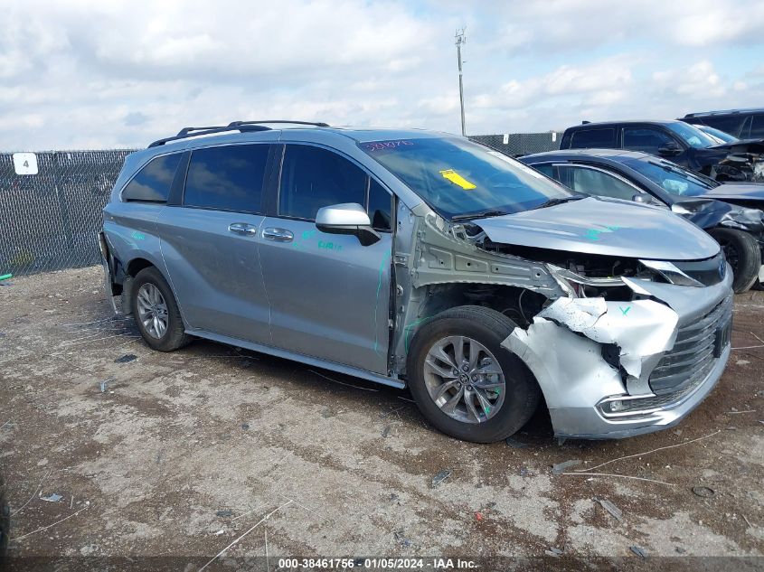 2022 TOYOTA SIENNA XLE - 5TDYRKEC6NS110479