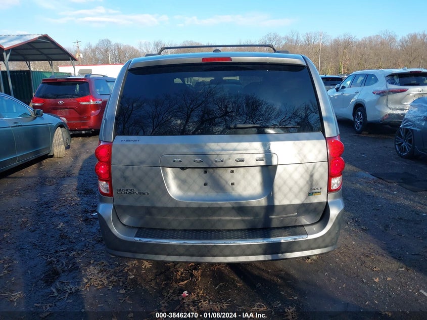VIN 2C4RDGCG8JR302334 2018 DODGE GRAND CARAVAN SXT