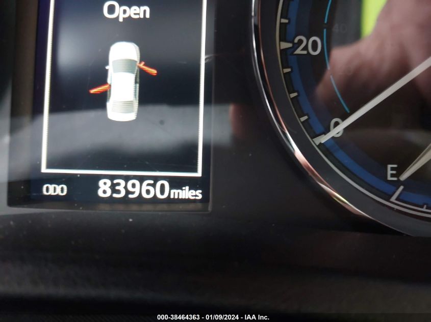 2018 TOYOTA COROLLA XLE - 2T1BURHE6JC119731
