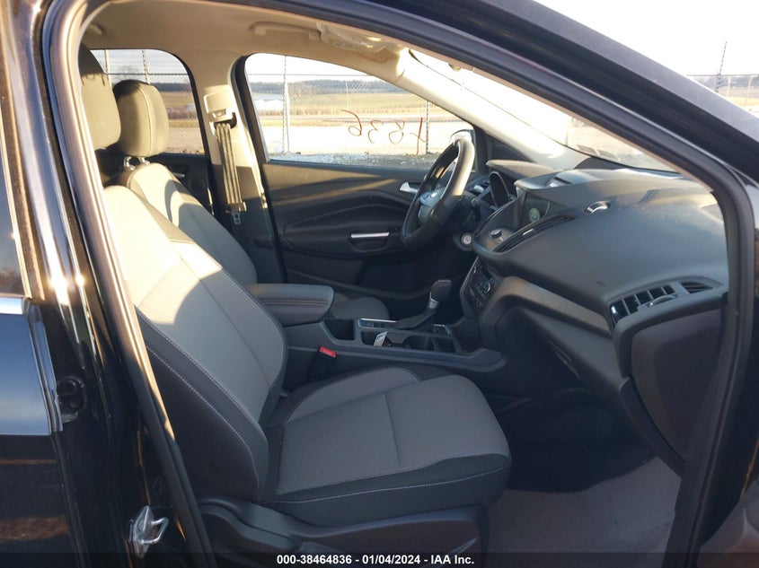 VIN 1FMCU9GD3HUB55558 2017 FORD ESCAPE SE