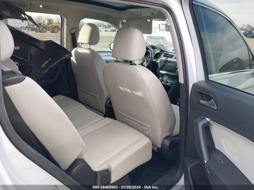 VIN 3VV3B7AX7JM051667 2018 VOLKSWAGEN TIGUAN SE/SEL