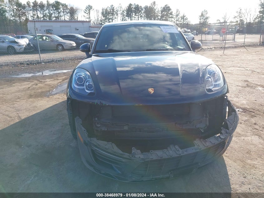 VIN WP1AA2A50JLB02694 2018 PORSCHE MACAN SPORT EDITION
