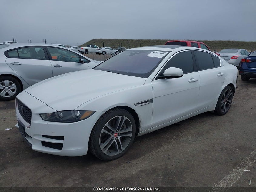 VIN SAJAD4BV1HA960346 2017 JAGUAR XE PREMIUM