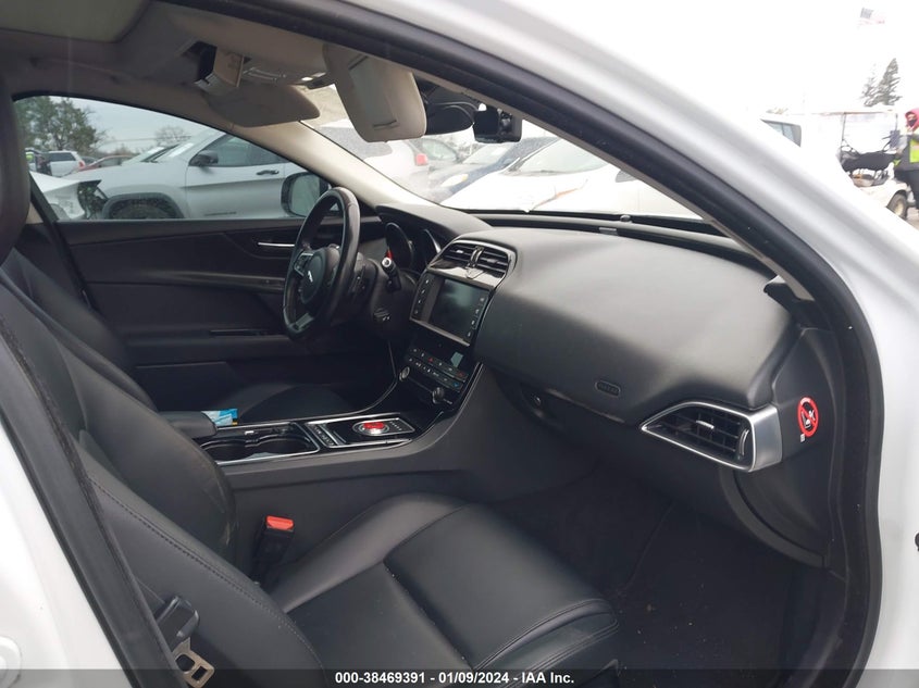 VIN SAJAD4BV1HA960346 2017 JAGUAR XE PREMIUM