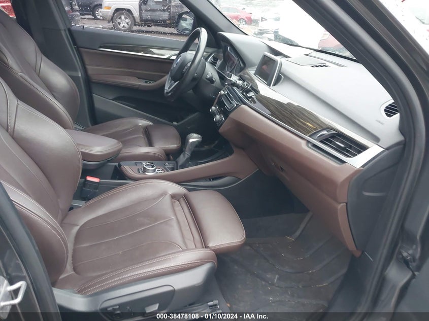 VIN WBXHT3C37H5F84497 2017 BMW X1 XDRIVE28I