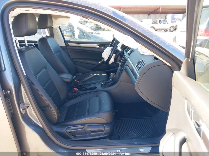 2017 VOLKSWAGEN PASSAT R-LINE - 1VWDT7A34HC081635
