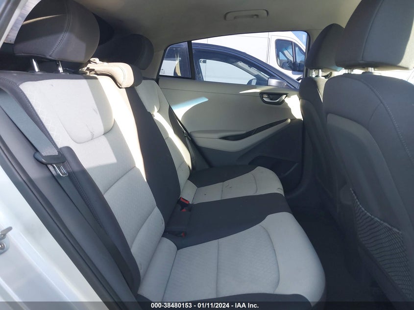 VIN KMHC65LC8HU049462 2017 HYUNDAI IONIQ HYBRID BLUE