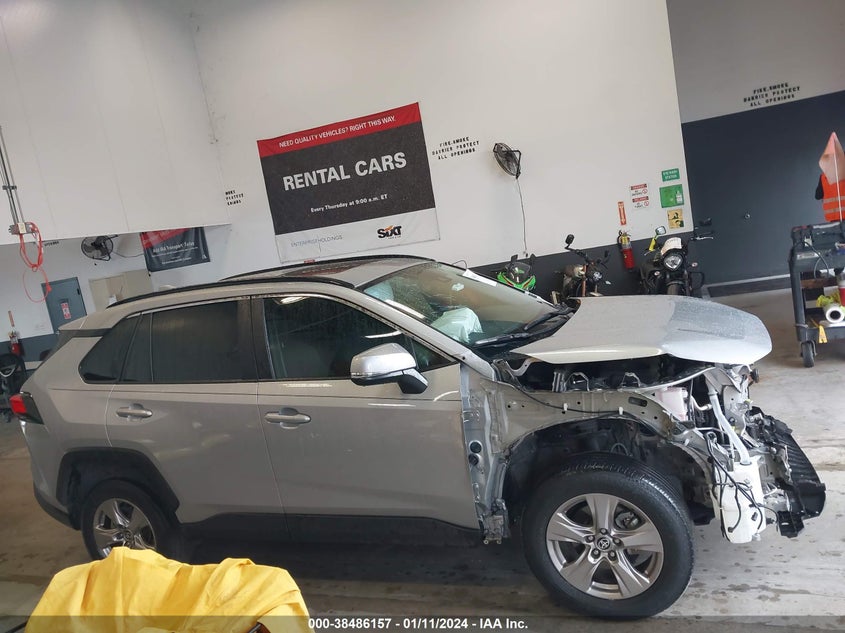 VIN 2T3W1RFV1NW196046 2022 TOYOTA RAV4 XLE/XLE PREMIUM