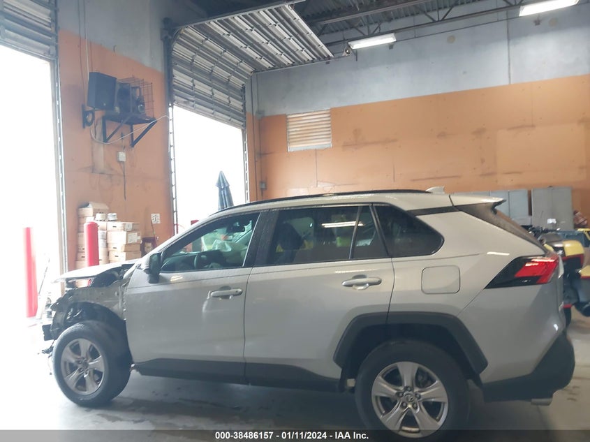 VIN 2T3W1RFV1NW196046 2022 TOYOTA RAV4 XLE/XLE PREMIUM