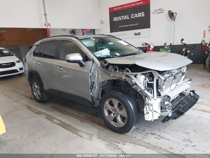 VIN 2T3W1RFV1NW196046 2022 TOYOTA RAV4 XLE/XLE PREMIUM