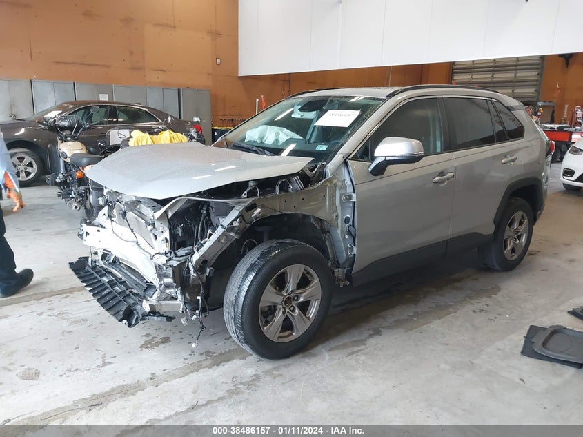 VIN 2T3W1RFV1NW196046 2022 TOYOTA RAV4 XLE/XLE PREMIUM