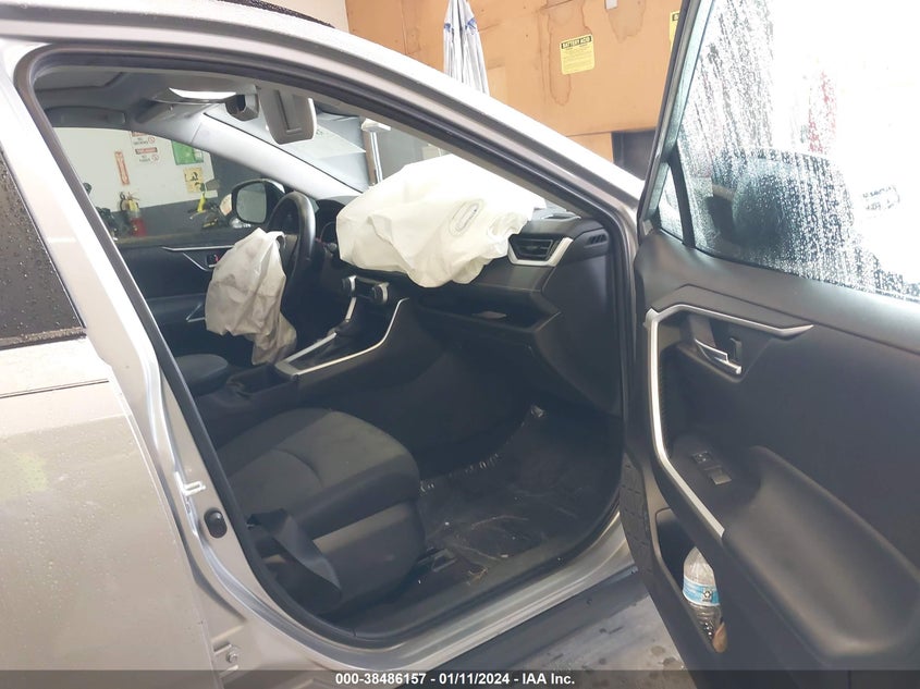 VIN 2T3W1RFV1NW196046 2022 TOYOTA RAV4 XLE/XLE PREMIUM
