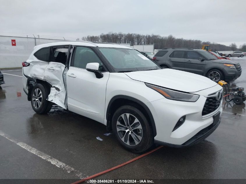 2022 TOYOTA HIGHLANDER XLE - 5TDGZRBH4NS594639