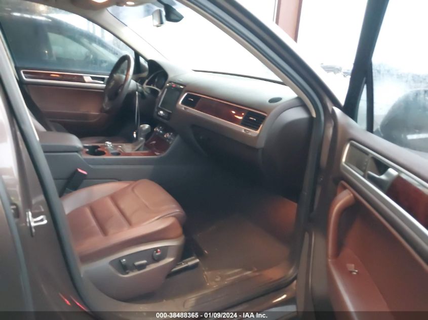 2013 VOLKSWAGEN TOUAREG TDI LUX - WVGEP9BP8DD006073