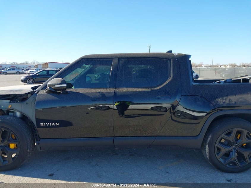 VIN 7FCTGAAA7NN014889 2022 RIVIAN R1T ADVENTURE