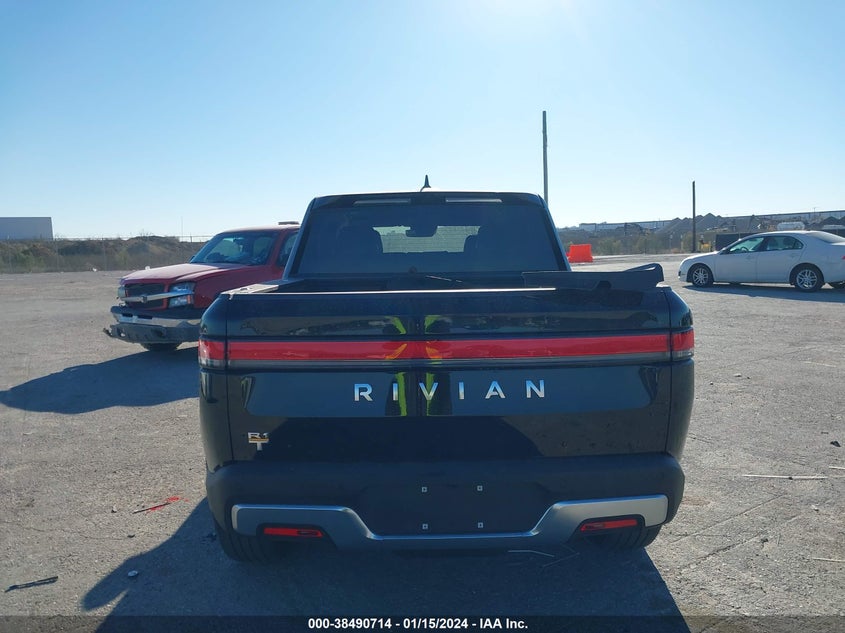 VIN 7FCTGAAA7NN014889 2022 RIVIAN R1T ADVENTURE