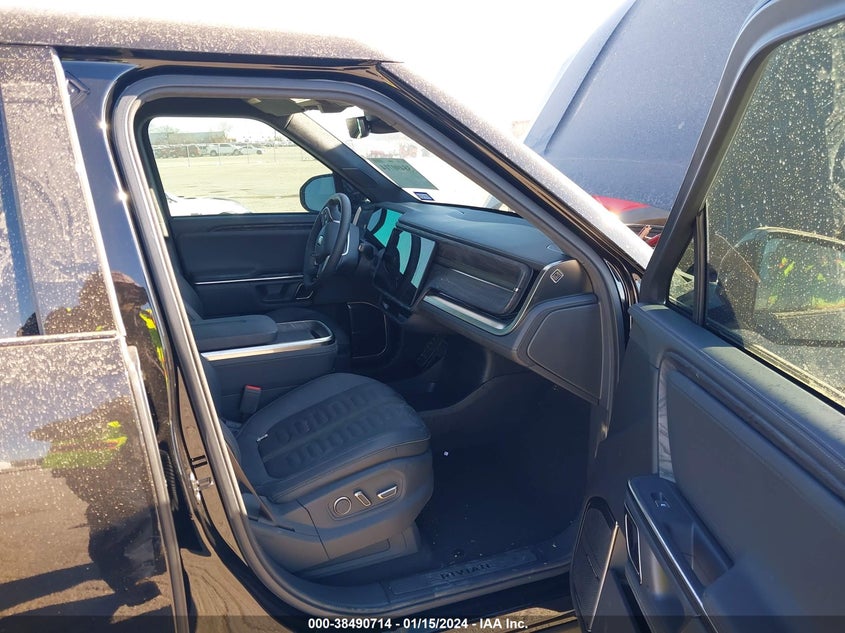 VIN 7FCTGAAA7NN014889 2022 RIVIAN R1T ADVENTURE