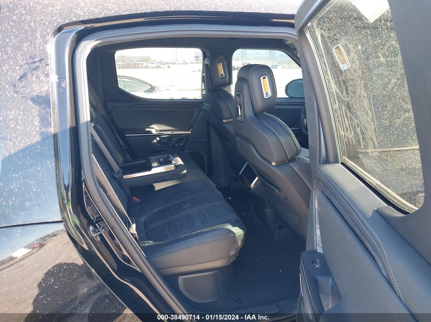 VIN 7FCTGAAA7NN014889 2022 RIVIAN R1T ADVENTURE