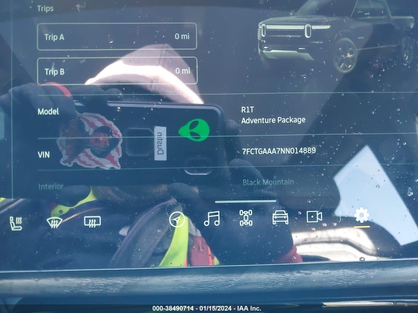 VIN 7FCTGAAA7NN014889 2022 RIVIAN R1T ADVENTURE