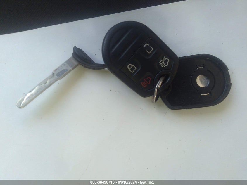 VIN 3FADP4EJ7JM106844 2018 FORD FIESTA SE
