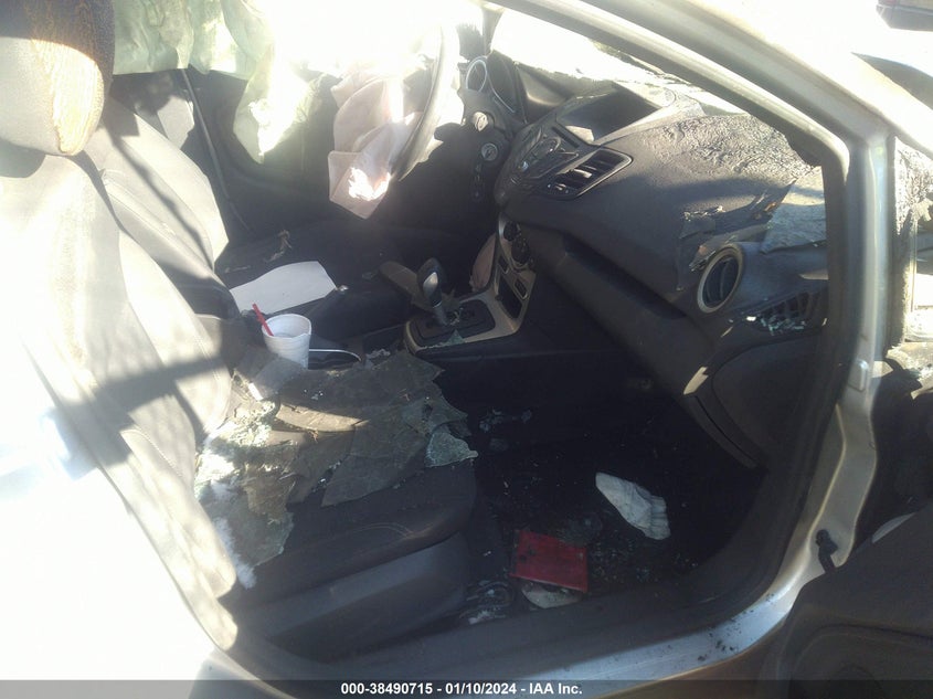 VIN 3FADP4EJ7JM106844 2018 FORD FIESTA SE