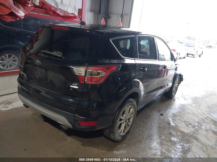 VIN 1FMCU0GDXHUB59019 2017 FORD ESCAPE SE