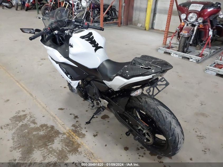 VIN: JKAEXEJ18HDA00710 2017 KAWASAKI EX650 J