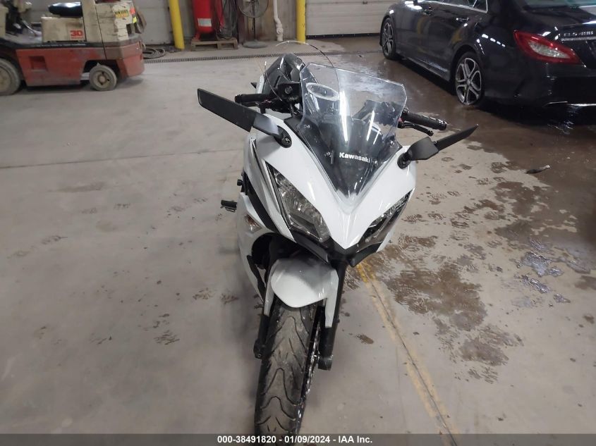 VIN: JKAEXEJ18HDA00710 2017 KAWASAKI EX650 J