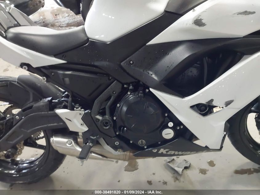 VIN: JKAEXEJ18HDA00710 2017 KAWASAKI EX650 J