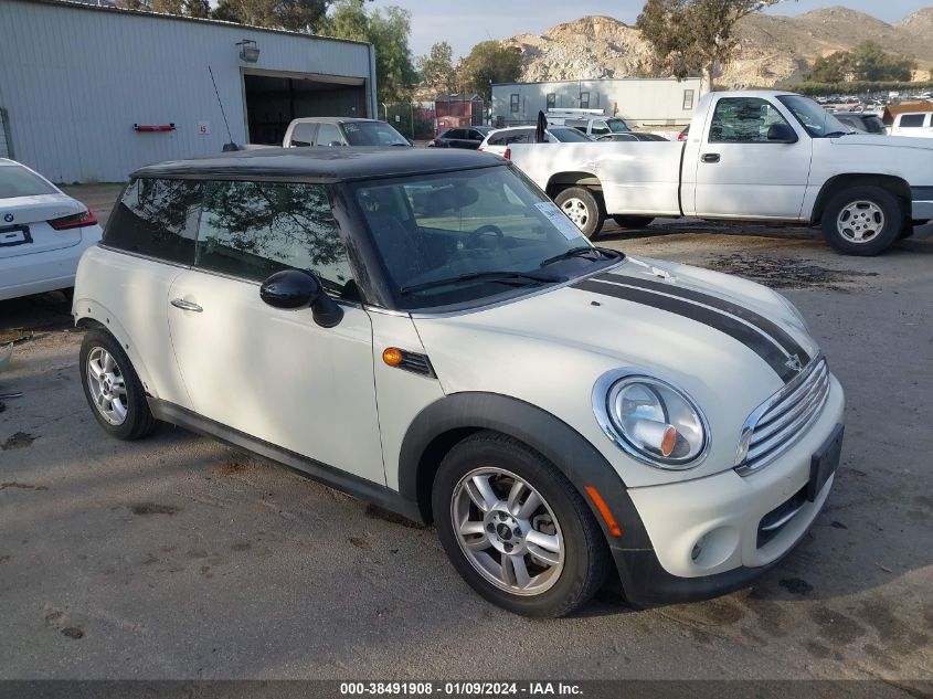 2013 MINI HARDTOP COOPER - WMWSU3C57DT680003