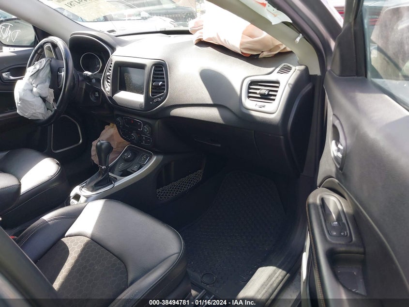 VIN 3C4NJDBB1MT598097 2021 JEEP COMPASS LATITUDE 4X4