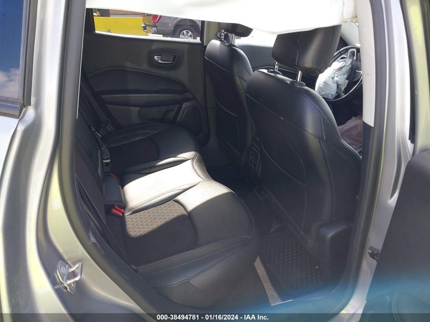 VIN 3C4NJDBB1MT598097 2021 JEEP COMPASS LATITUDE 4X4
