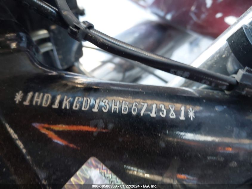 2017 HARLEY-DAVIDSON FLTRU - 1HD1KGD13HB671381