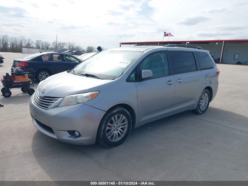 5TDYK3DC5FS580709 2015 TOYOTA SIENNA, photo no. 2