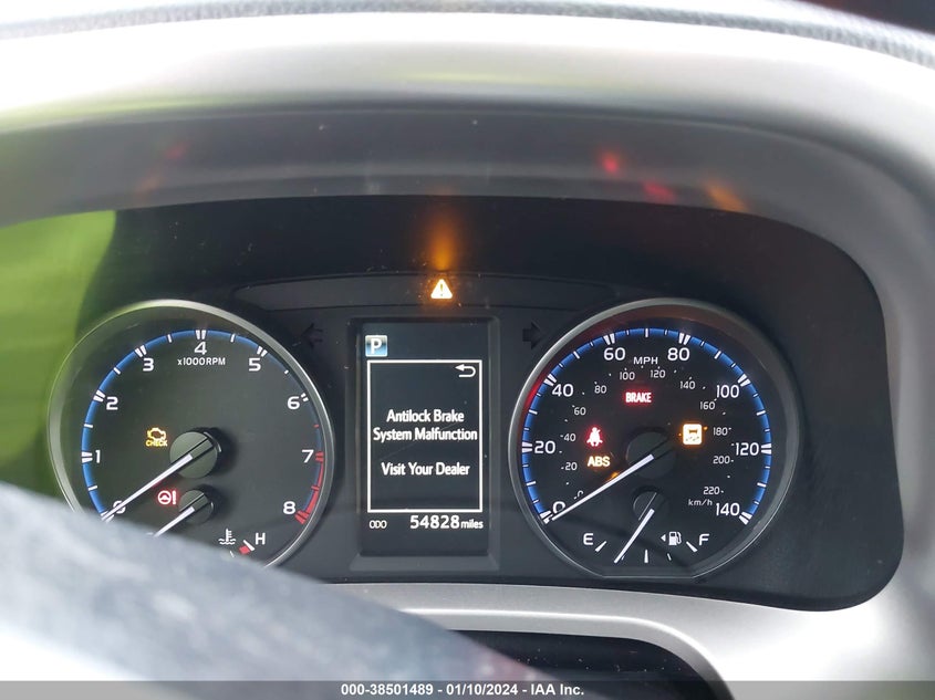 VIN JTMZFREV0JJ728962 2018 TOYOTA RAV4 LE