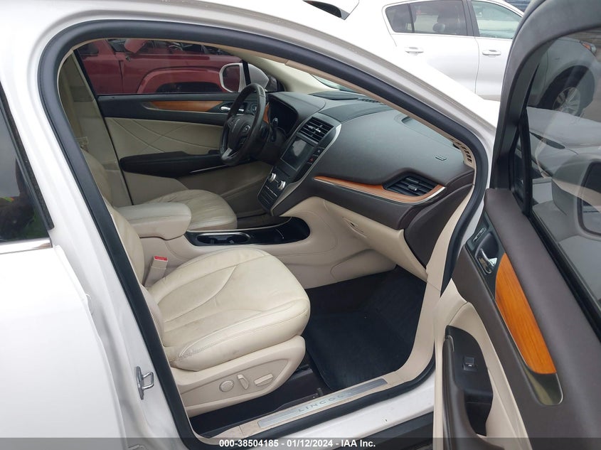 VIN 5LMCJ2D95HUL01360 2017 LINCOLN MKC SELECT