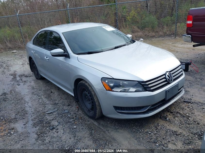 2015 VOLKSWAGEN PASSAT S - 1VWAS7A35FC074745