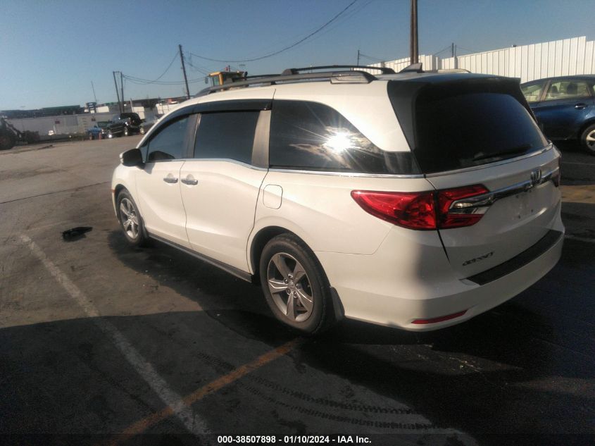 5FNRL6H73JB055676 2018 HONDA ODYSSEY, photo no. 3