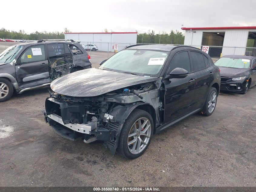 VIN ZASFAKNN4J7B76606 2018 ALFA ROMEO STELVIO TI SPORT