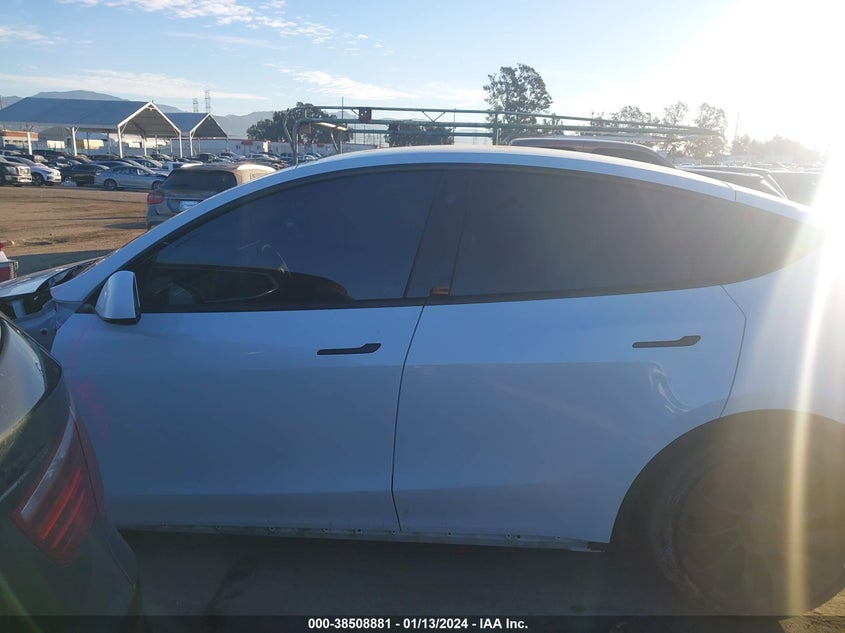 VIN 7SAYGDEF4NF492790 2022 TESLA MODEL Y PERFORMANCE DUAL MOTOR ALL-WHEEL DRIVE