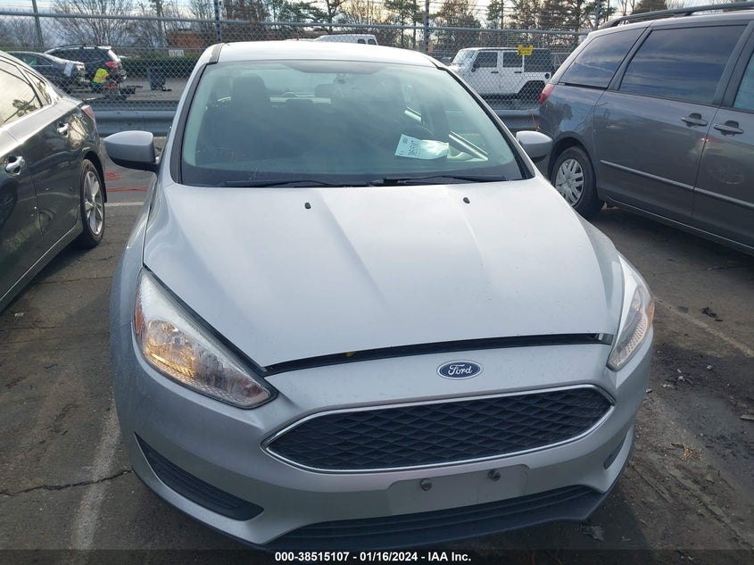 VIN 1FADP3K26JL324041 2018 FORD FOCUS SE