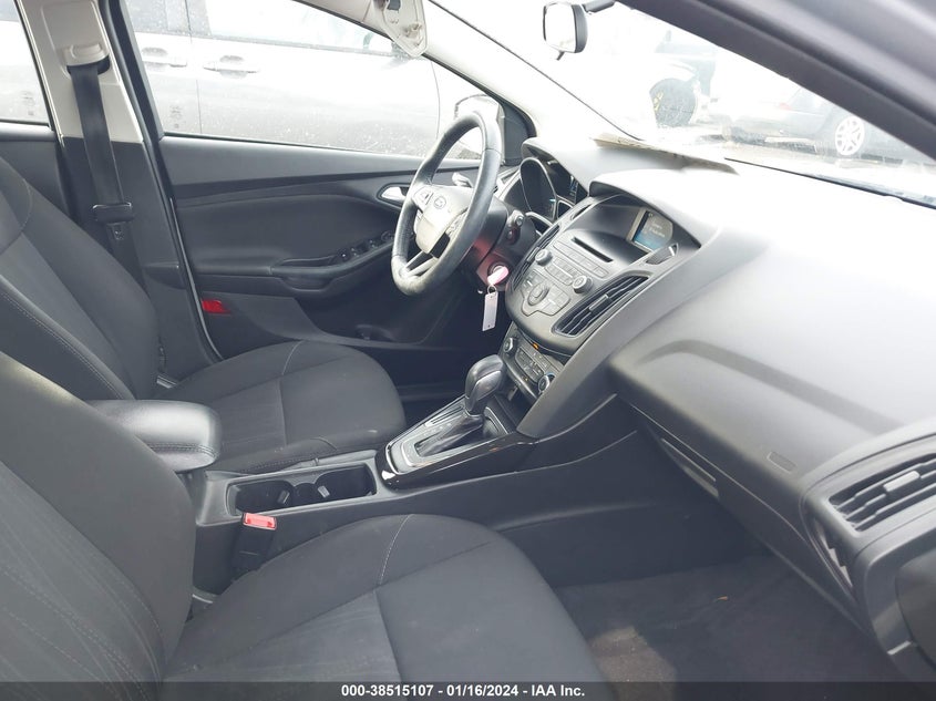VIN 1FADP3K26JL324041 2018 FORD FOCUS SE