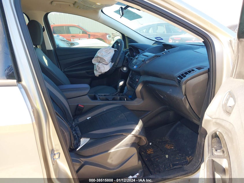 VIN 1FMCU0F72HUD84420 2017 FORD ESCAPE S