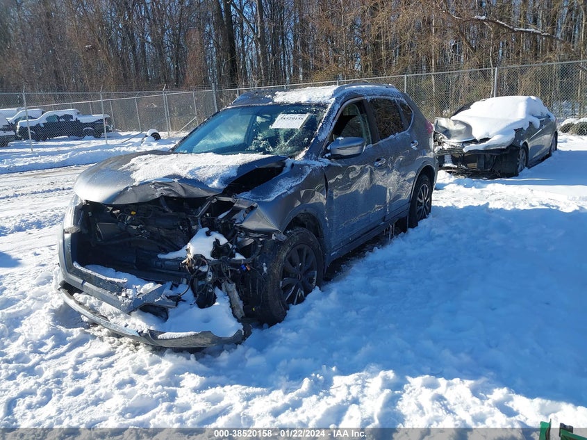 VIN KNMAT2MV7JP611942 2018 NISSAN ROGUE S/SV
