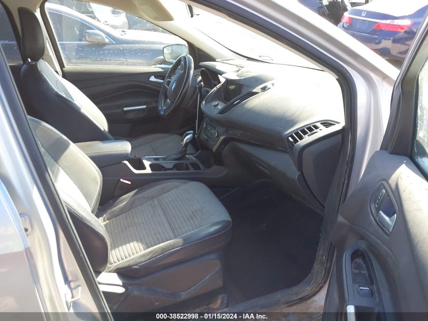 VIN 1FMCU0GD5KUB29708 2019 FORD ESCAPE SE