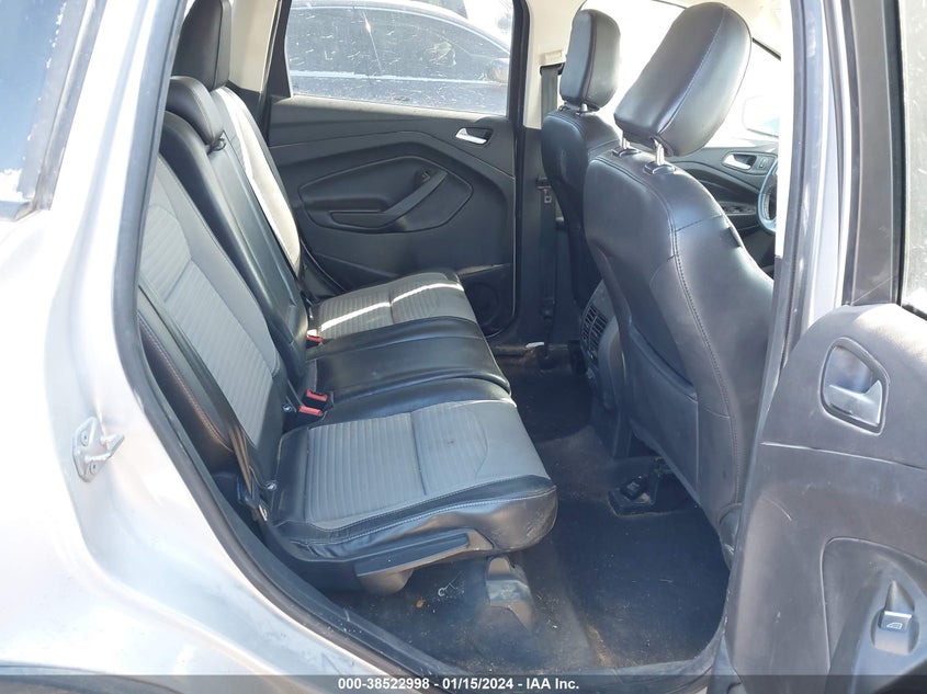 VIN 1FMCU0GD5KUB29708 2019 FORD ESCAPE SE