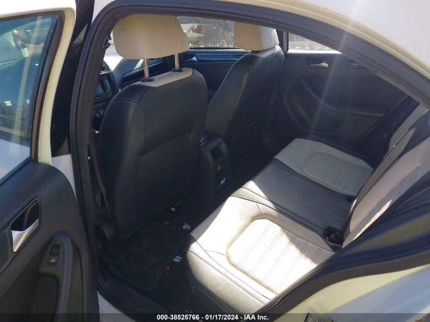 2015 VOLKSWAGEN JETTA 1.8T SPORT - 3VWD17AJ7FM226201