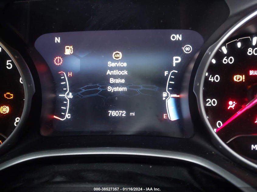 VIN 3C4NJDBB8JT349548 2018 JEEP COMPASS LATITUDE 4X4